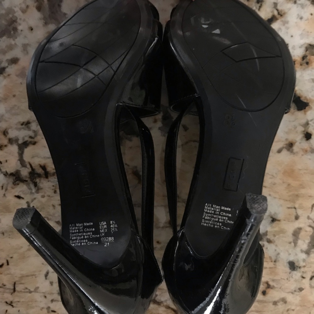 Black Peak Toe Heels - Picture 3 of 5